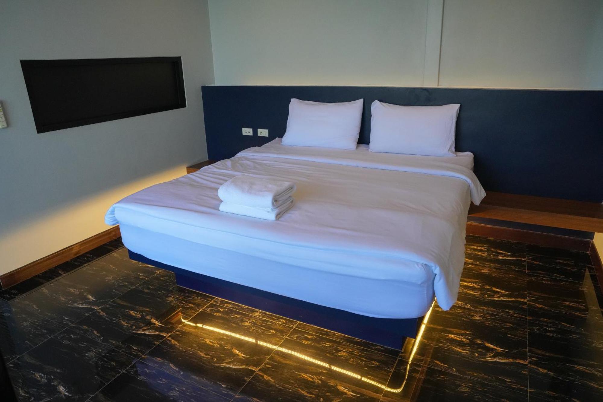 Skyline Resort Ban Khlong Lat Bua Khao Exteriér fotografie